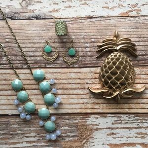 Necklace, earrings and ring